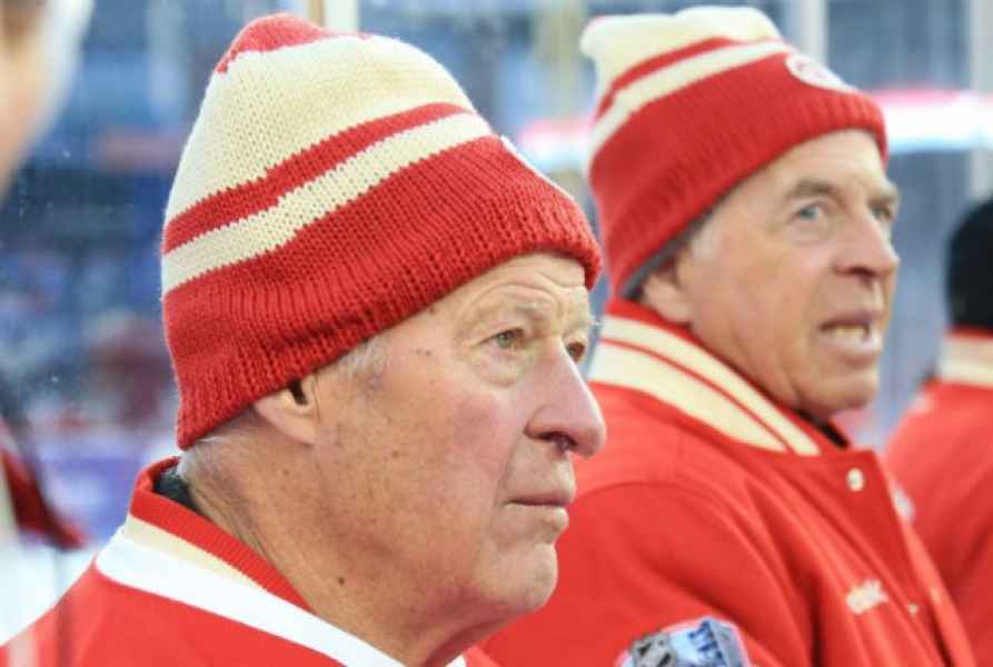 Gordie Howe ‘comfortable and happy’ after second stem cell treatment